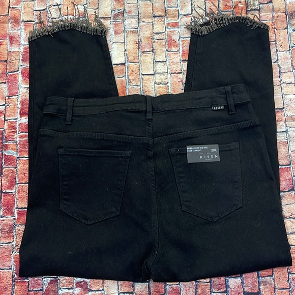 Risen - Black Embellished Mid-Rise Crop Straight 2XL - Picture 3 of 6